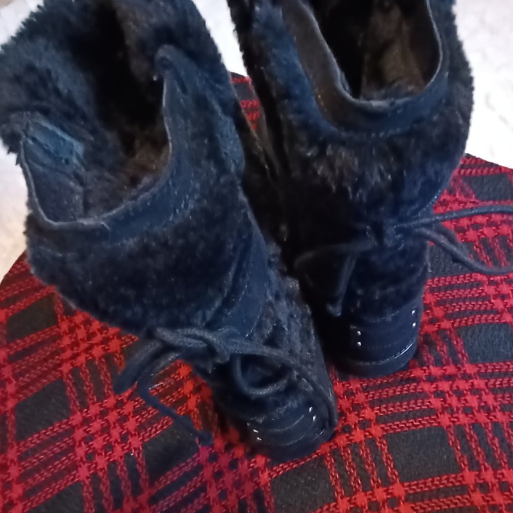 GUESS - Picture 4 of 4